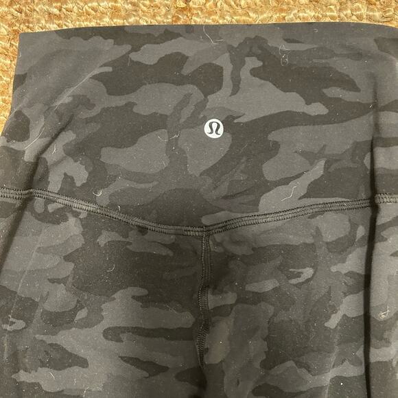 Lululemon Align leggings -21” in Black Camo - Picture 4 of 5